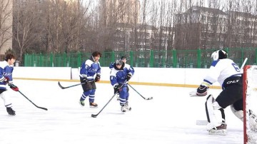 东北石油大学举办冰雪体育文化节|冰场|接力|龙舟|短道速滑|冰球_新浪体育_新浪新闻